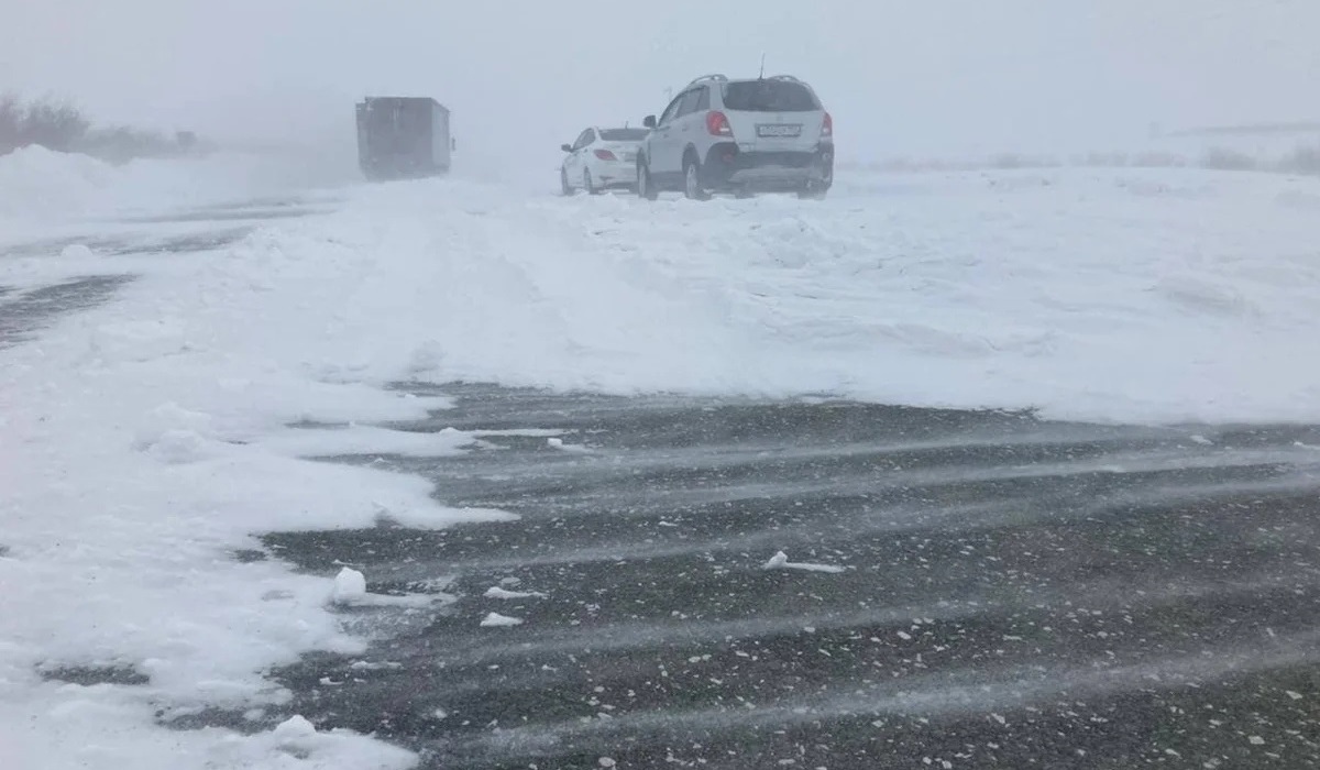 Курян предупреждают о снежных заносах и сильном ветре 17 января