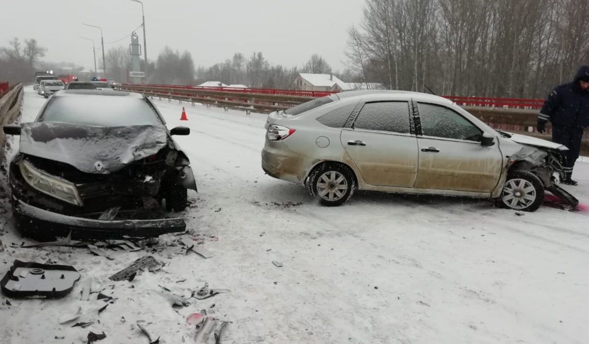 В Курской области 37-летняя автомобилистка ранена в дорожной аварии