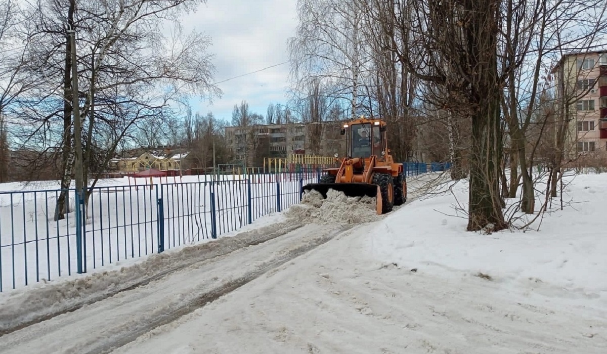 В Курске проверили качество уборки снега в 27 предприятиях