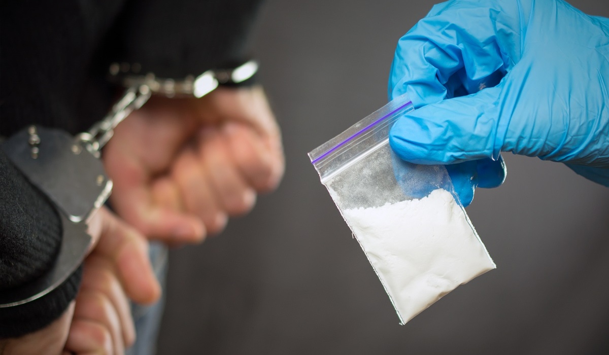 36-летний воронежец с несовершеннолетней подругой распространял наркотики в Курске