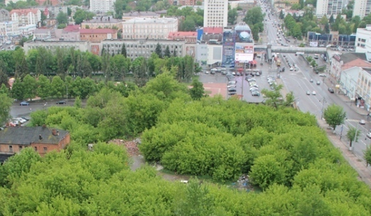 В Курске на улице Луначарского появится зеленая зона для прогулок