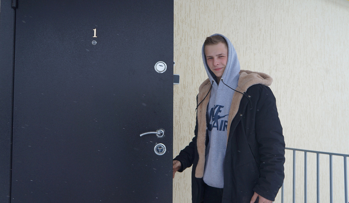 Четверо сирот получили квартиры в Щиграх Курской области