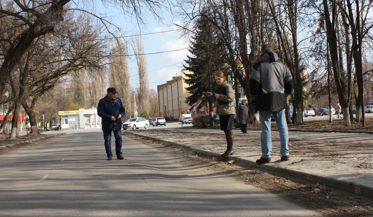 Курские дорожники обнаружили просадку покрытия на улице Парковой