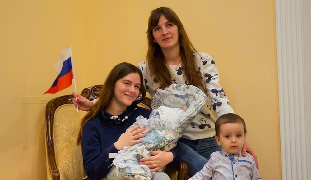 У девушки, прибывшей в Курскую область из ДНР, родился сын