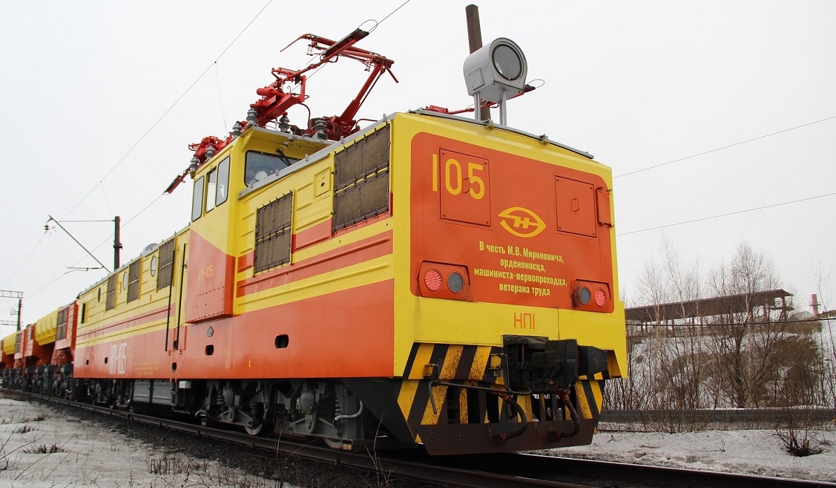 На Михайловском ГОКе приступил к работе новый электровоз, получивший имя машиниста-первопроходца