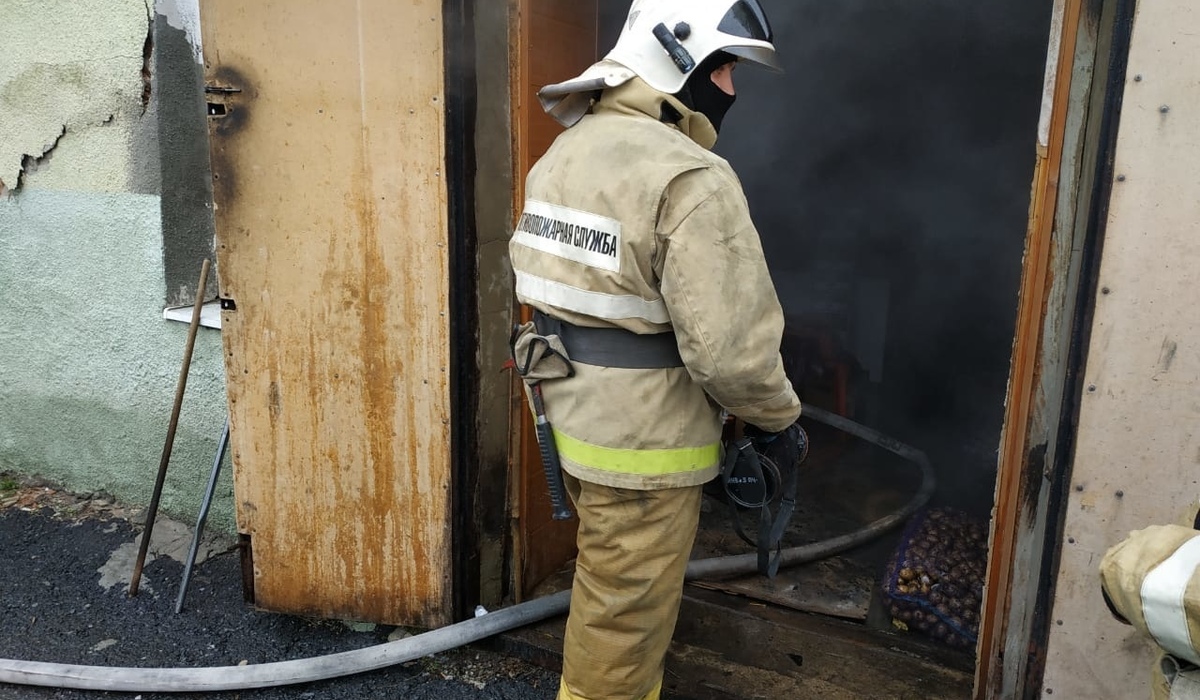 В поселке Тим Курской области 31 марта горел магазин