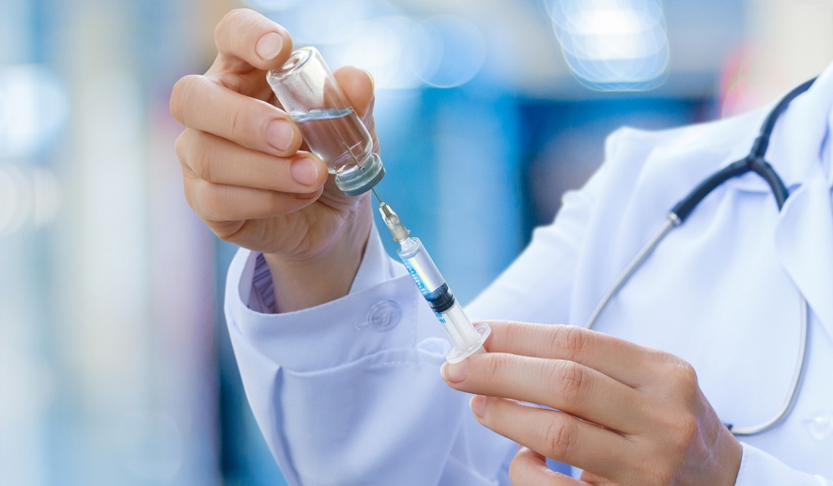 В Курской области первым компонентом вакцины от коронавируса привито 716 220 человек