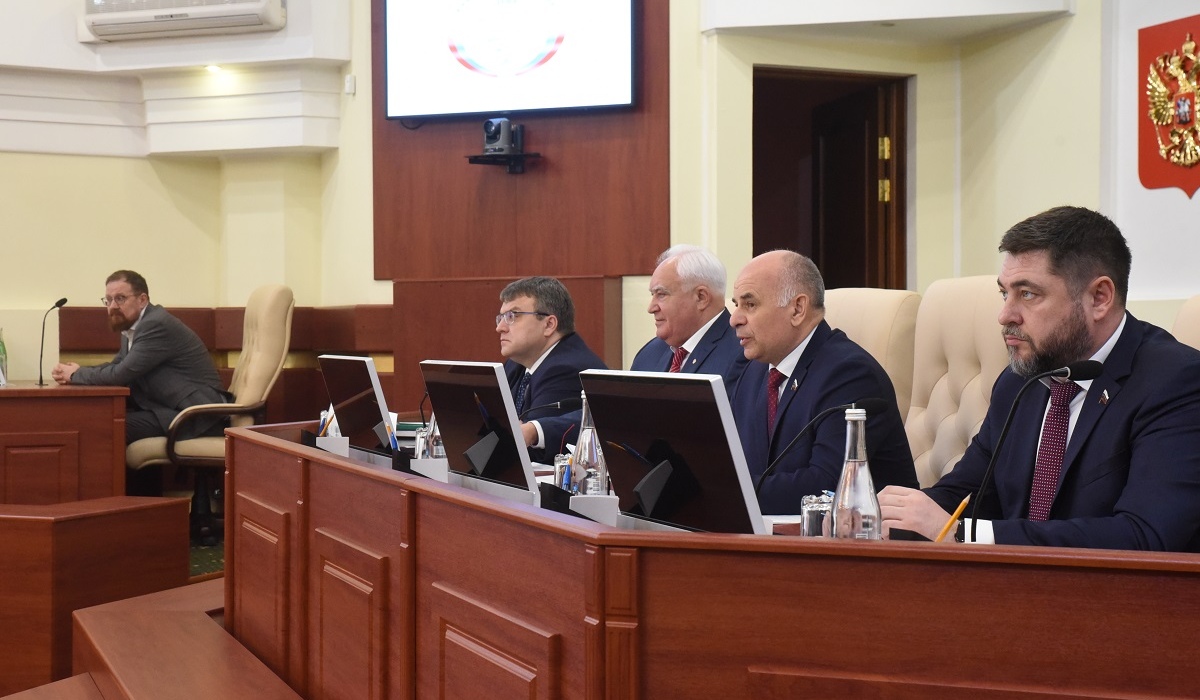 Курские депутаты предложили увеличить до 2 млн рублей выплату врачам, переехавшим в сёла