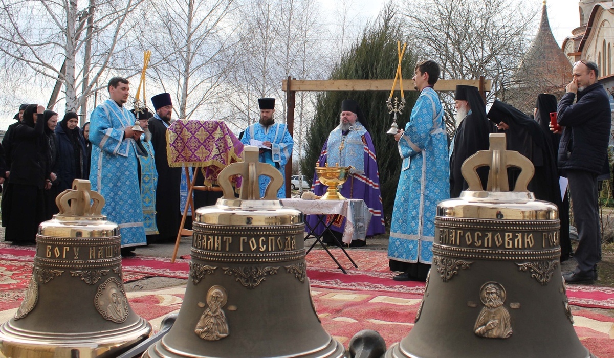 В Черемисиновском районе Курской области освятили колокола строящегося храма