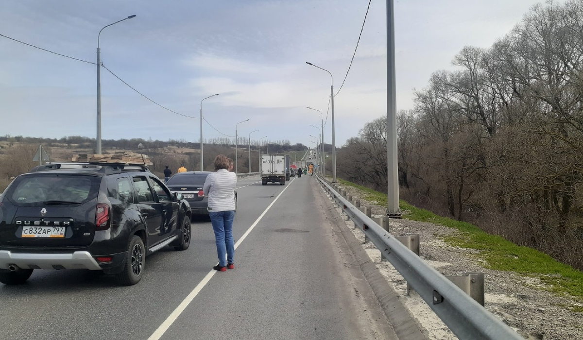 Из-за аварии в Курске образовалась часовая пробка
