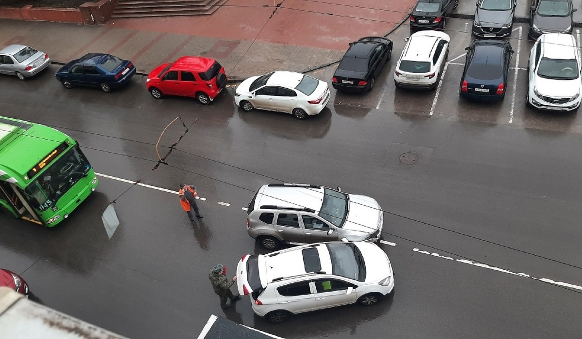 В Курске из-за аварии остановлено движение троллейбусов