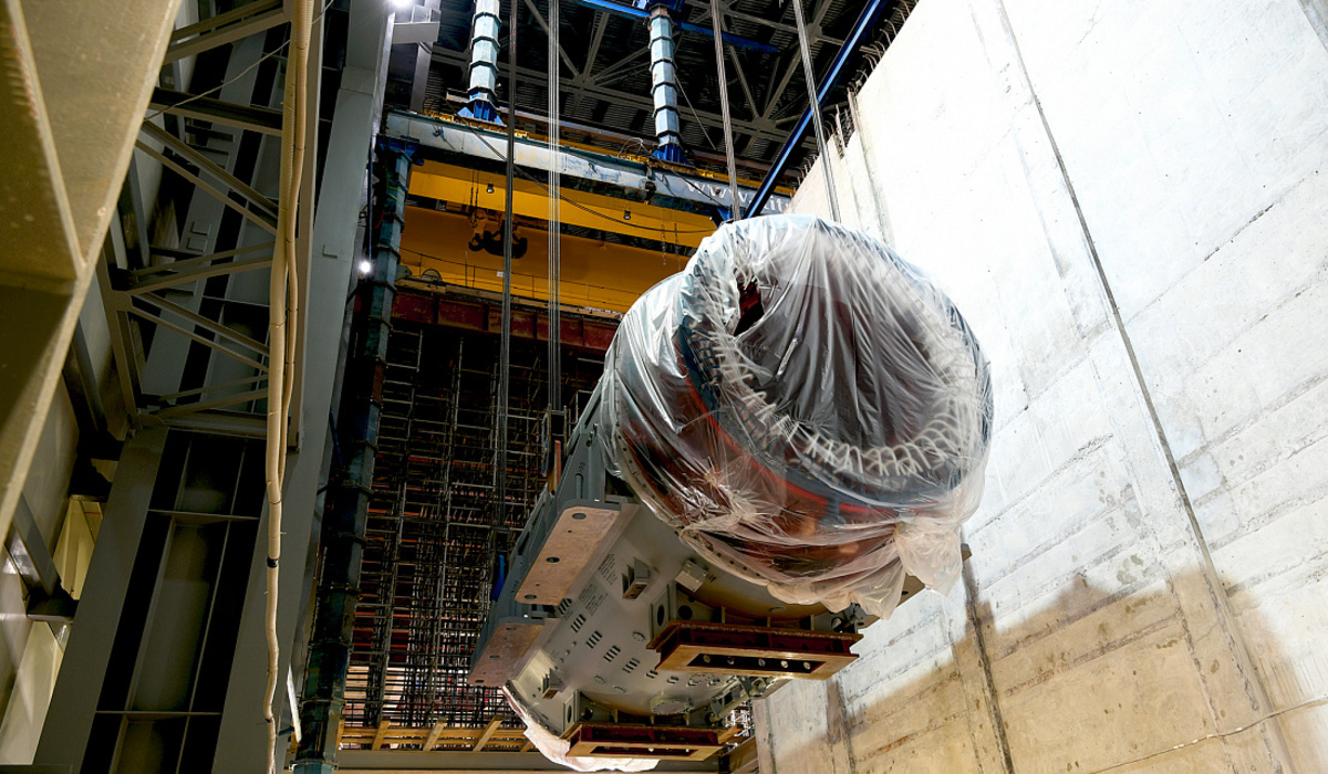 На строящейся Курской АЭС-2 смонтировали статор самого мощного в России турбогенератора