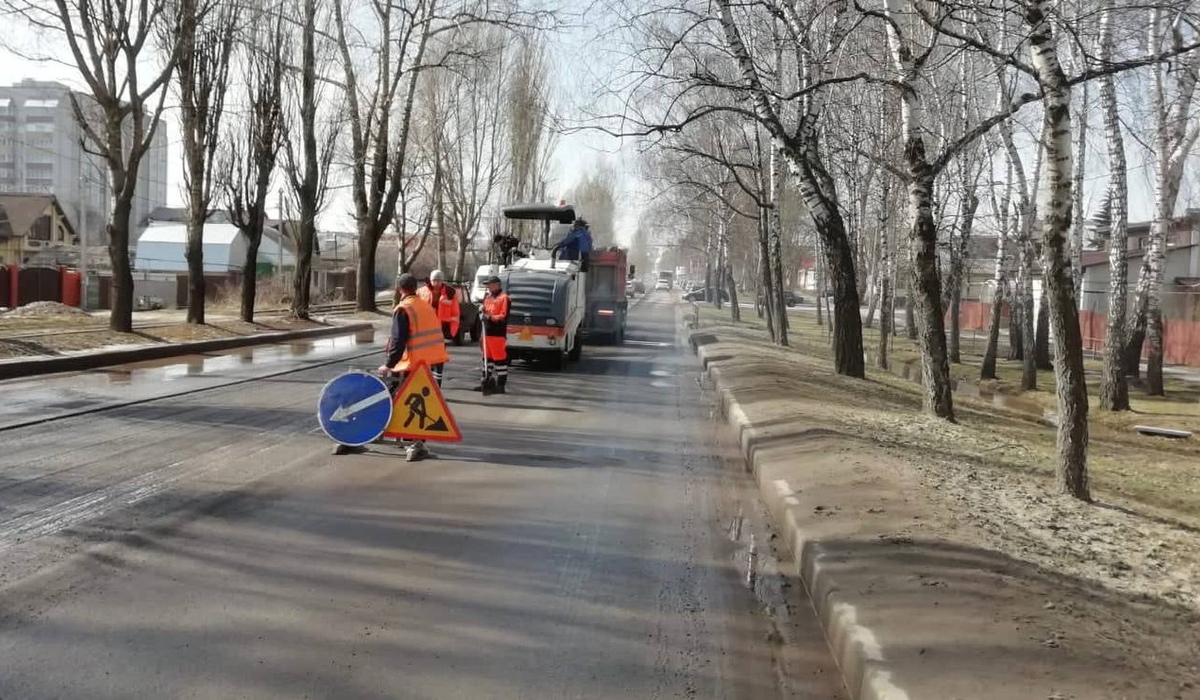 В Курске начали ремонтировать дорогу на Маяковского