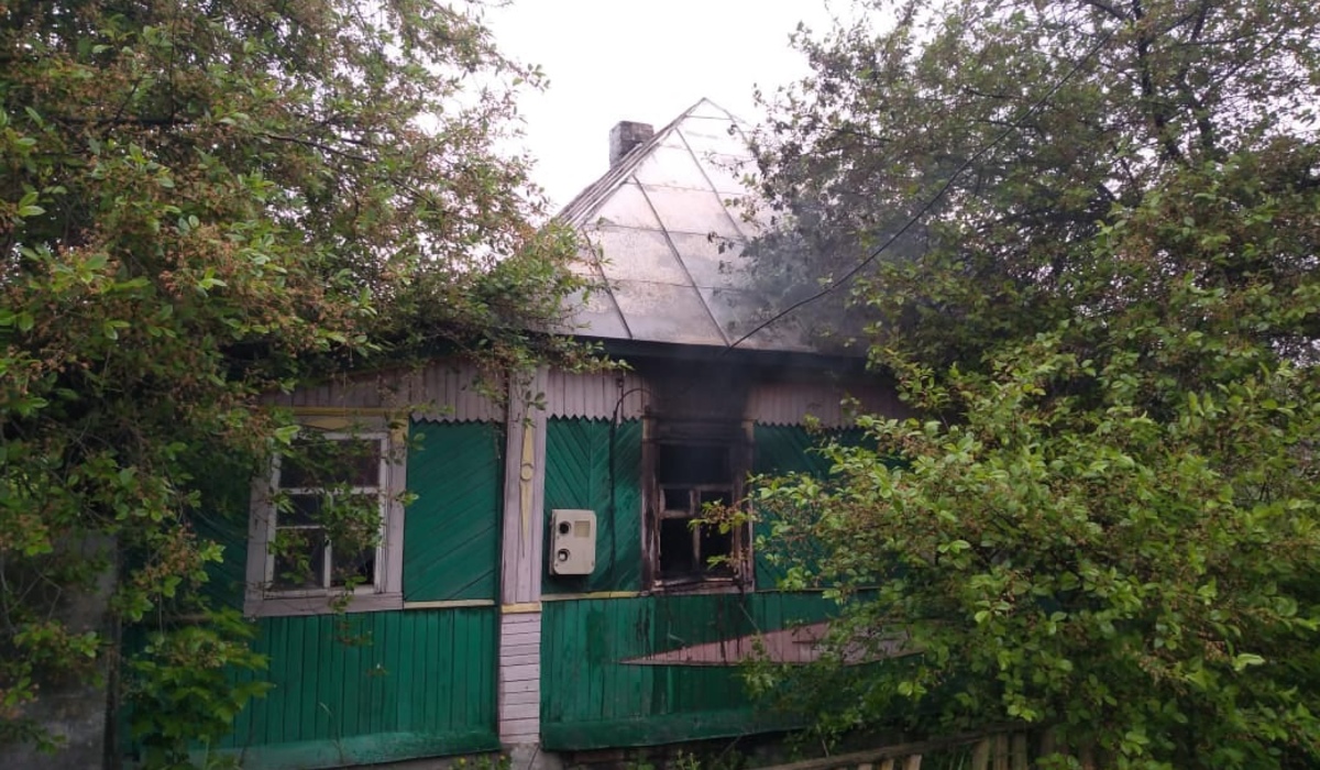 В поселке Теткино Курской области сегодня тушили пожар в доме