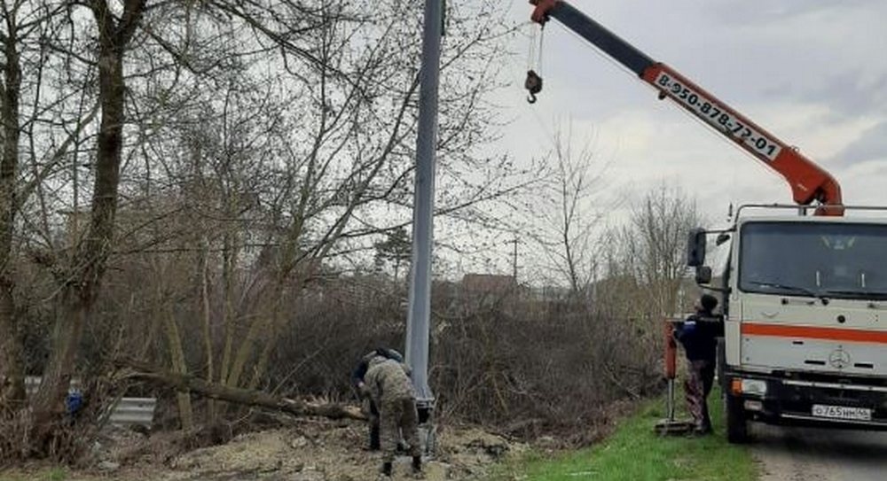 В Курской области на трассах установят почти 500 фонарных столбов