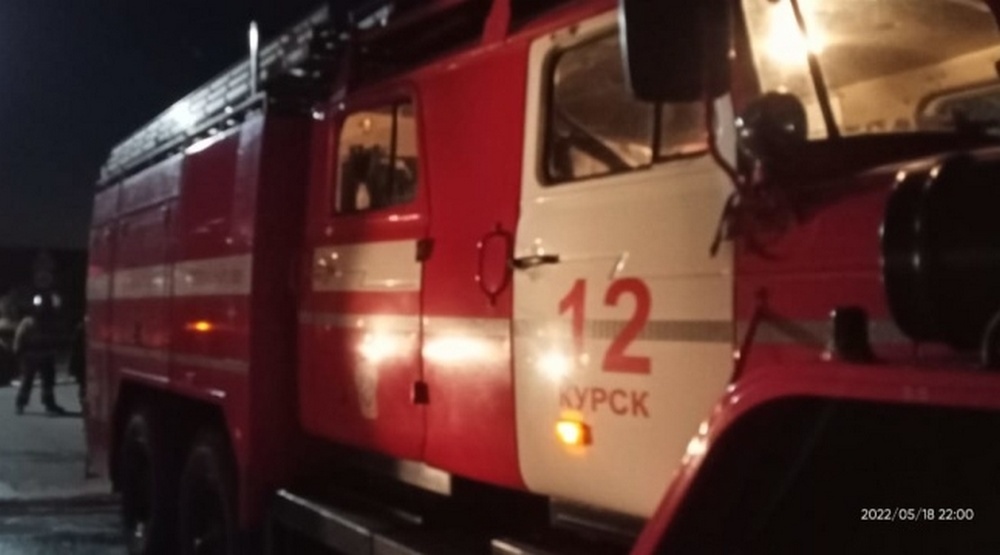 Под Курском почти 30 человек тушили серьезный пожар в доме