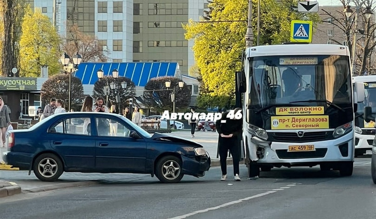В Курске на улице Ленина произошло ДТП с маршруткой