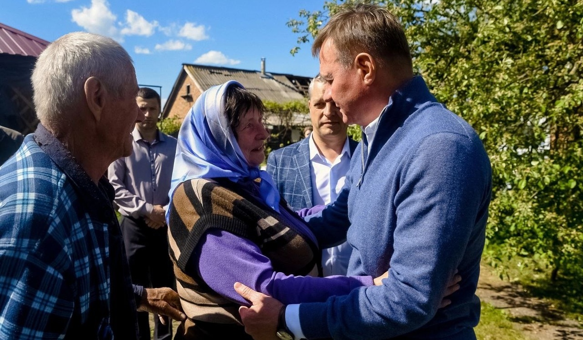 Губернатор Курской области встретился с жителями села Воробжа Суджанского района