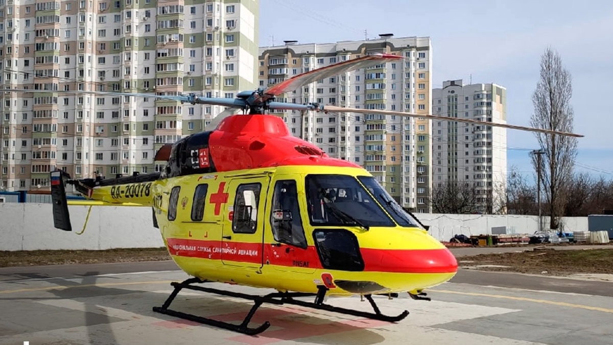 Вертолет санавиации доставил в Курск мужчину, пострадавшего от укуса ядовитой змеи