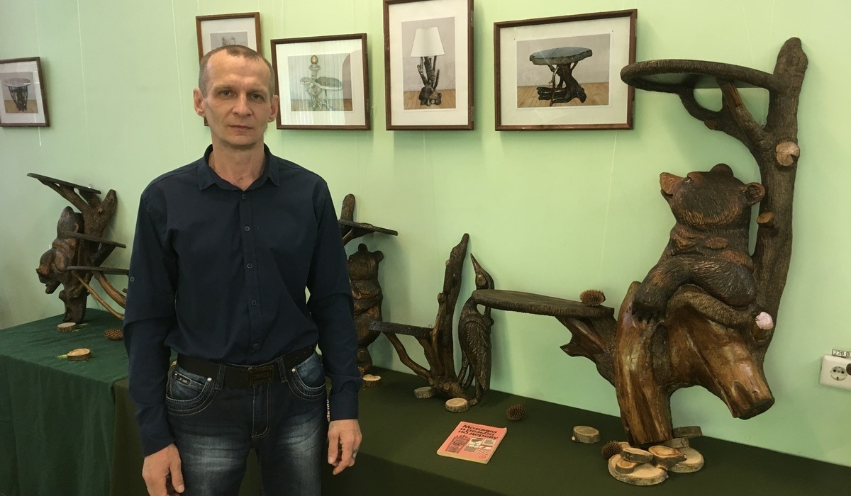 В Курске открылась выставка Сергея Асташкина «Поэма о дереве»