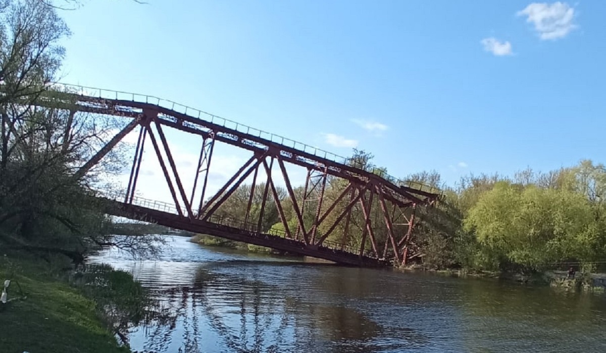 В Курске Красный мост рухнул из-за его аварийного состояния