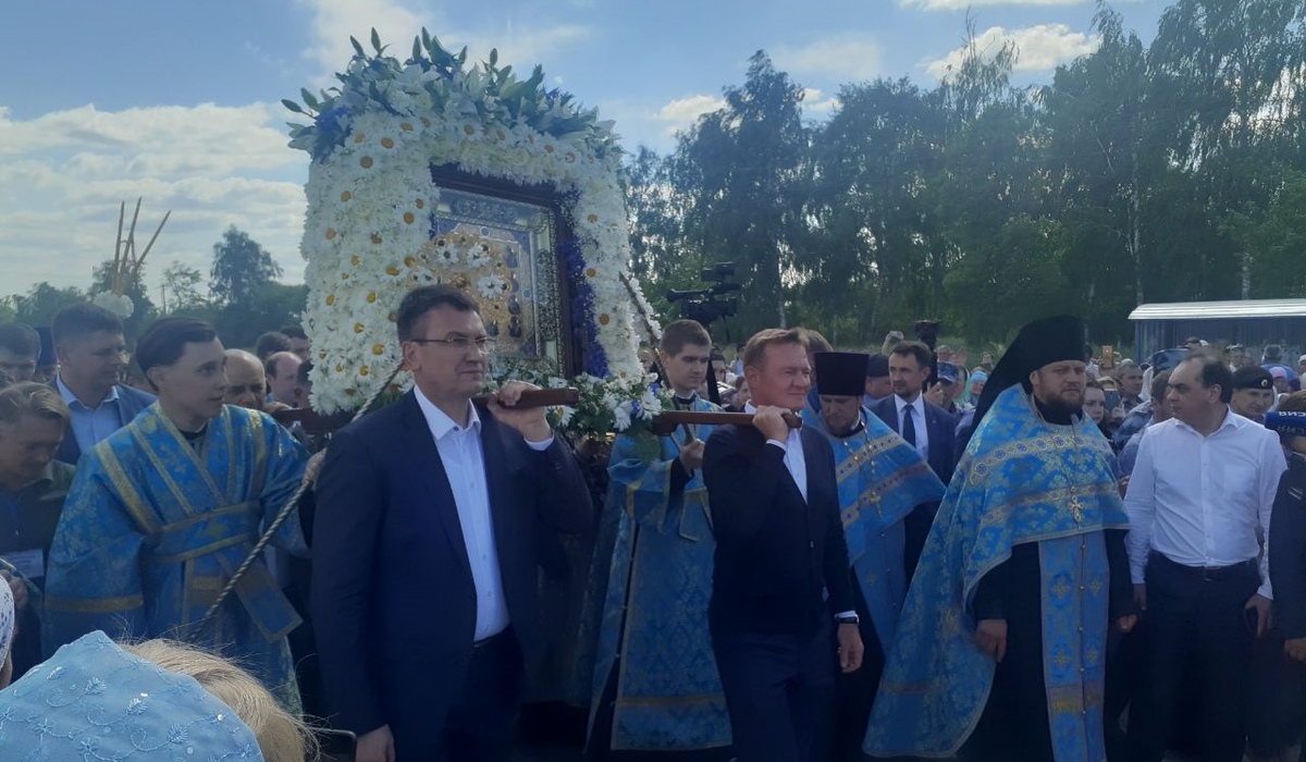 В Курской области Крестный ход с иконой Божией Матери добрался до Свободы