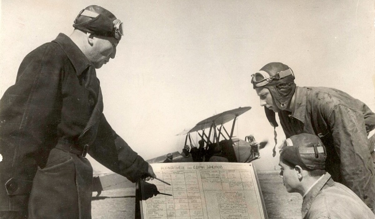 Первый бурятский лётчик-ас работал в Курском аэроклубе