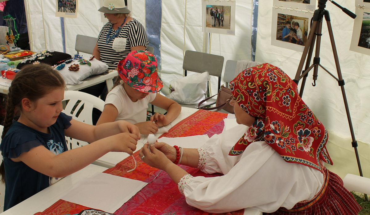 Гости Курской Коренской ярмарки смогут освоить ковроткачество и плетение на бисерном станке