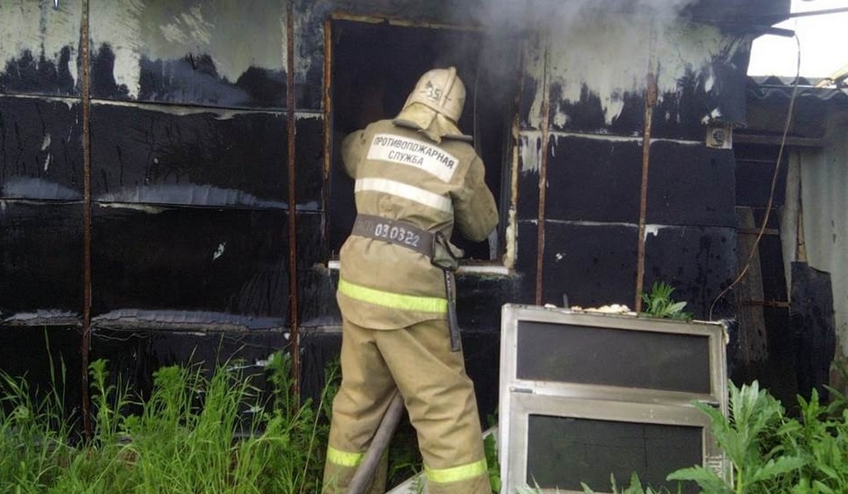 В Курской области гроза стала причиной пожара в жилом доме