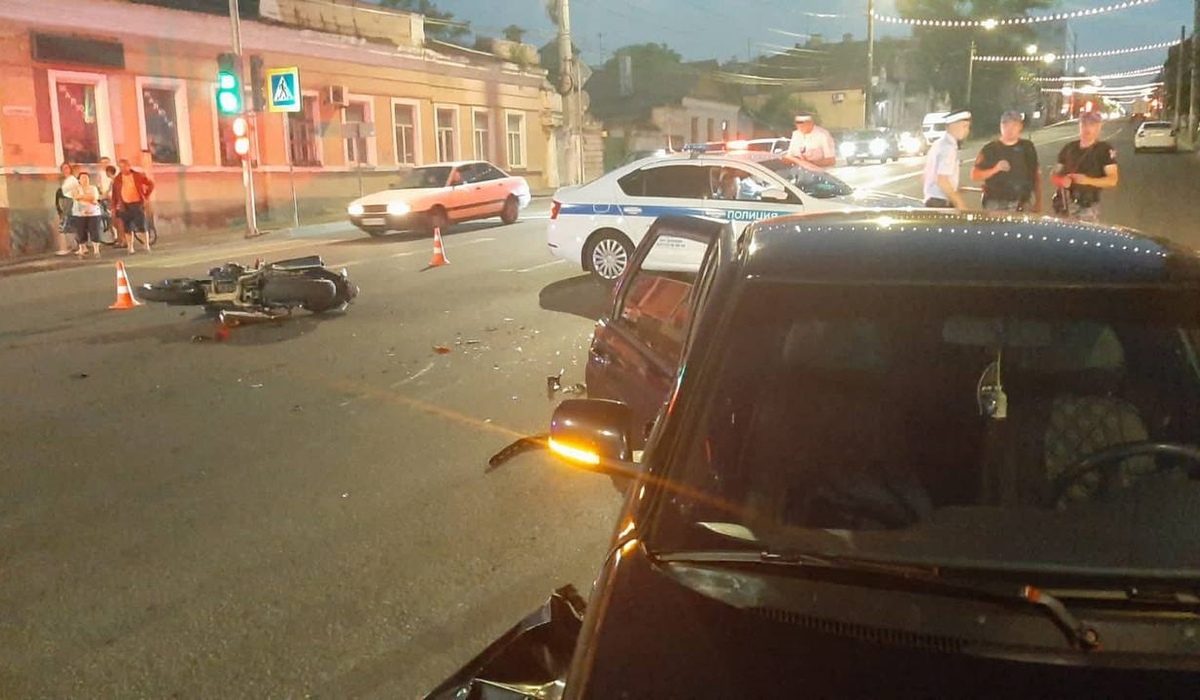 В Курске в аварии на Дзержинского погиб неизвестный мотоциклист