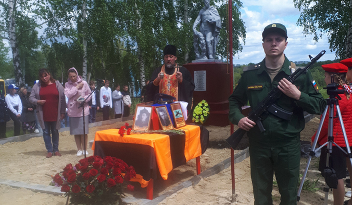 В Курской области захоронили останки 5 советских летчиков