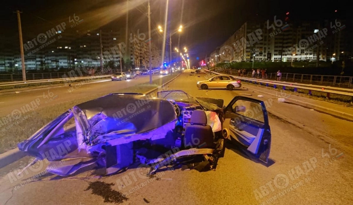 В Курске на проспекте Плевицкой ночью в ДТП погибли две девушки