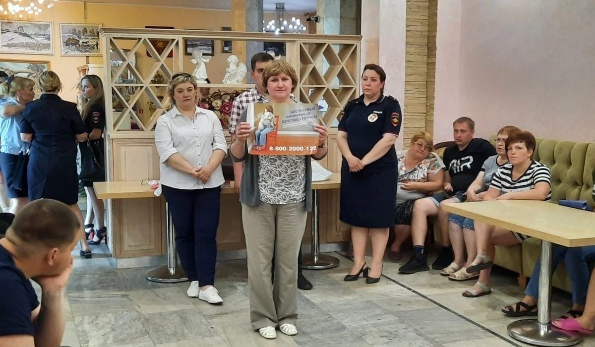 В Курске детям из ЛНР и ДНР подарили светоотражающие жетоны