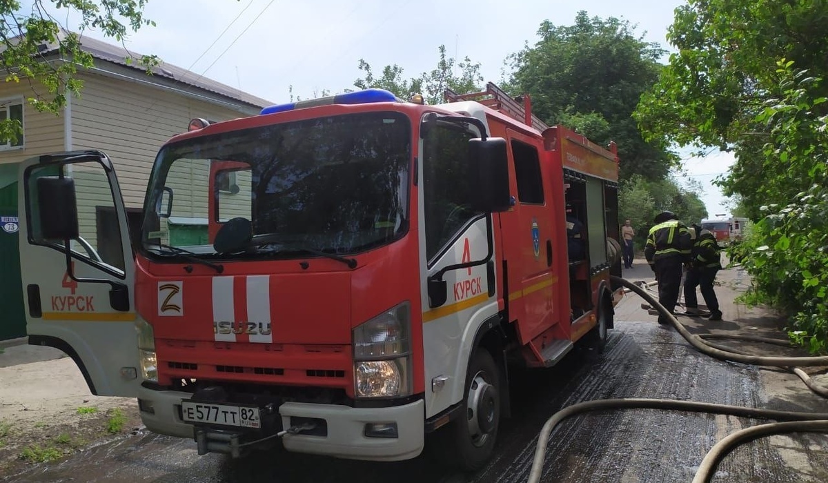 Пожар на улице Щепкина в Курске тушили 14 человек и 5 единиц техники