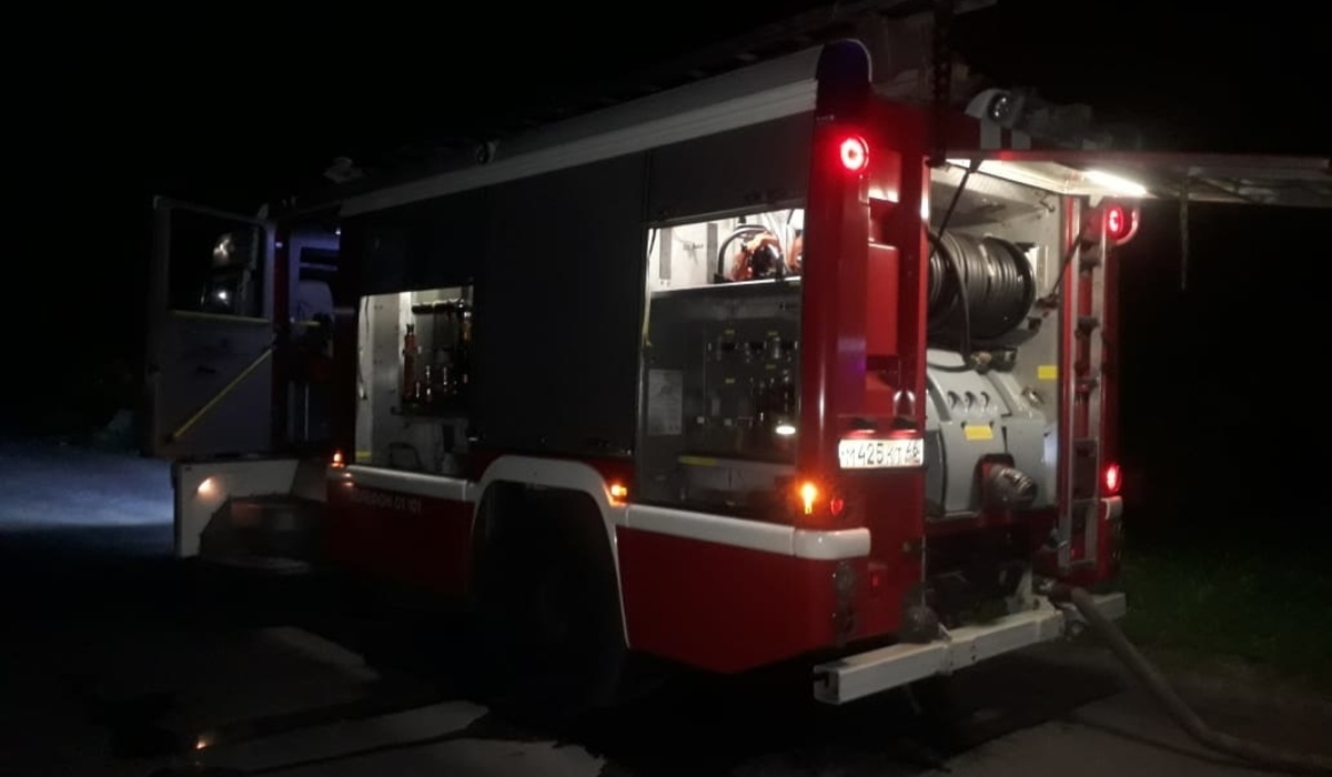В Курске огнеборцы спасли 6 человек при пожаре в жилом доме