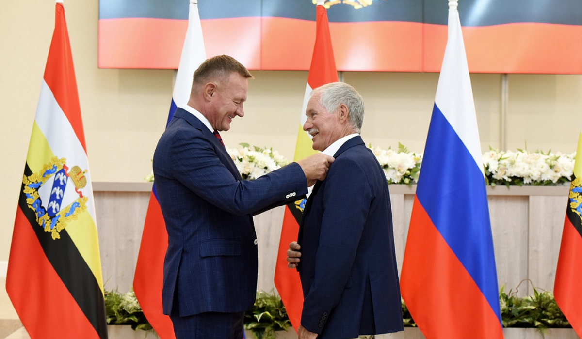 Губернатор Роман Старовойт наградил курских спортсменов и тренеров