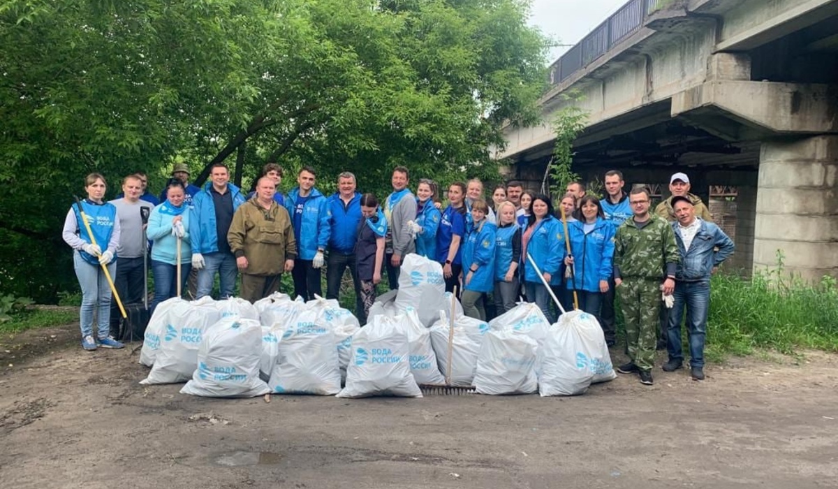 В Курске в День эколога собрали 3,6 кубометра мусора на берегу реки Сейм
