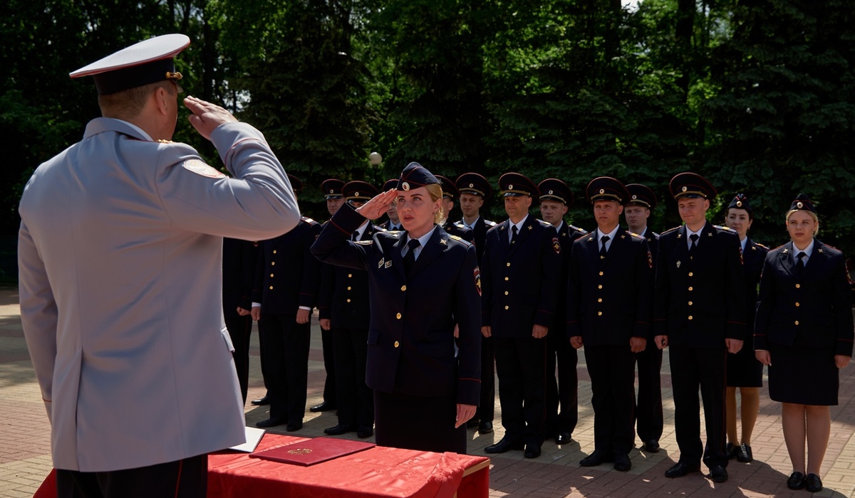 В Курске 100 молодых полицейских приняли присягу