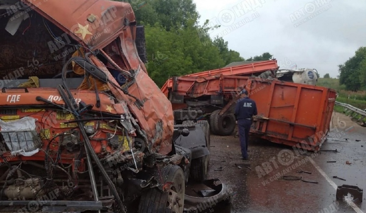 В Курской области мужчина пострадал в ДТП с двумя грузовиками