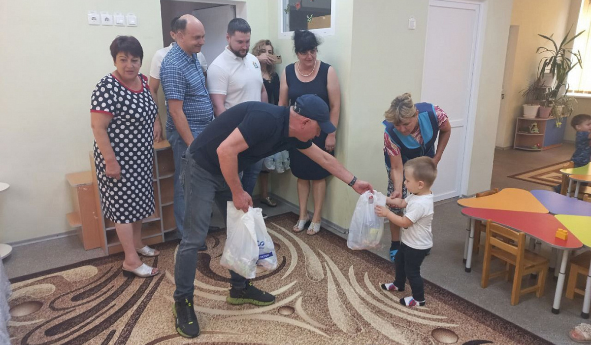 360 детей из ДНР получили сладкие подарки от жителей Курской области