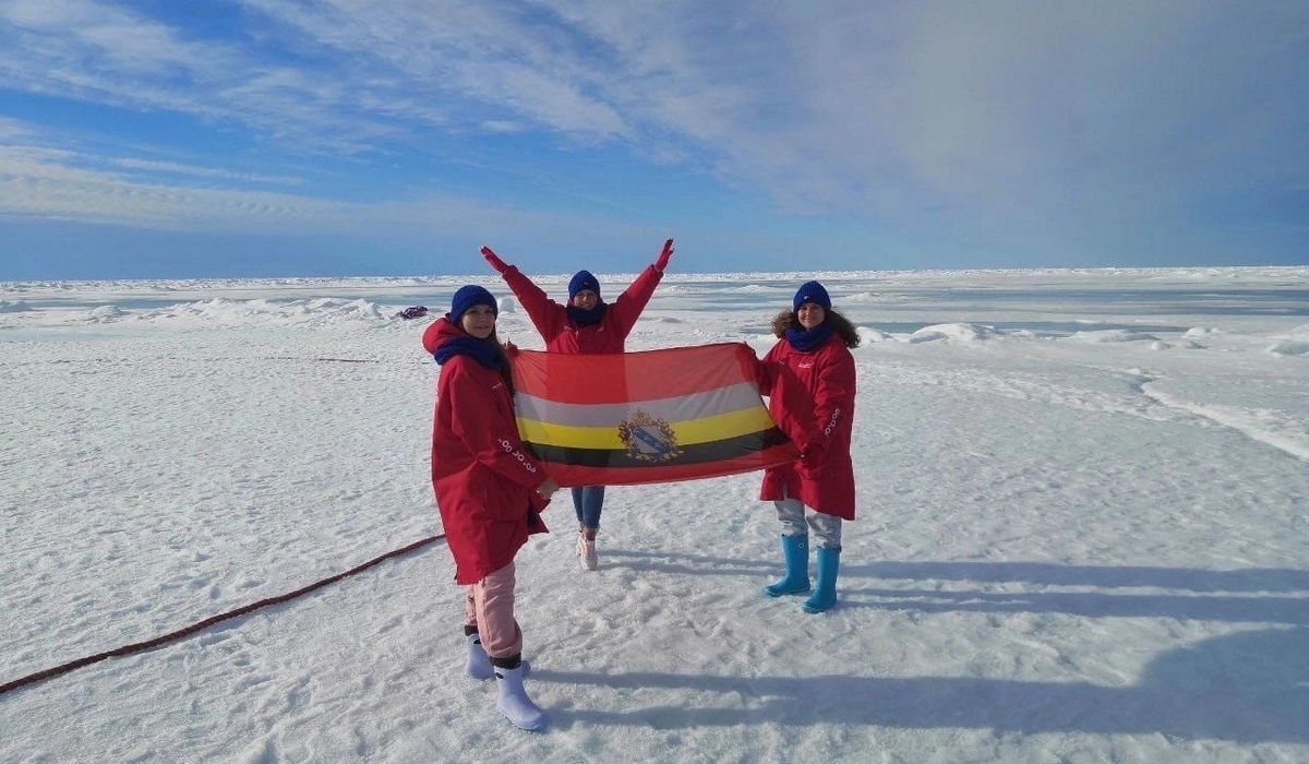 Курские школьницы вернулись из экспедиции на Северный полюс
