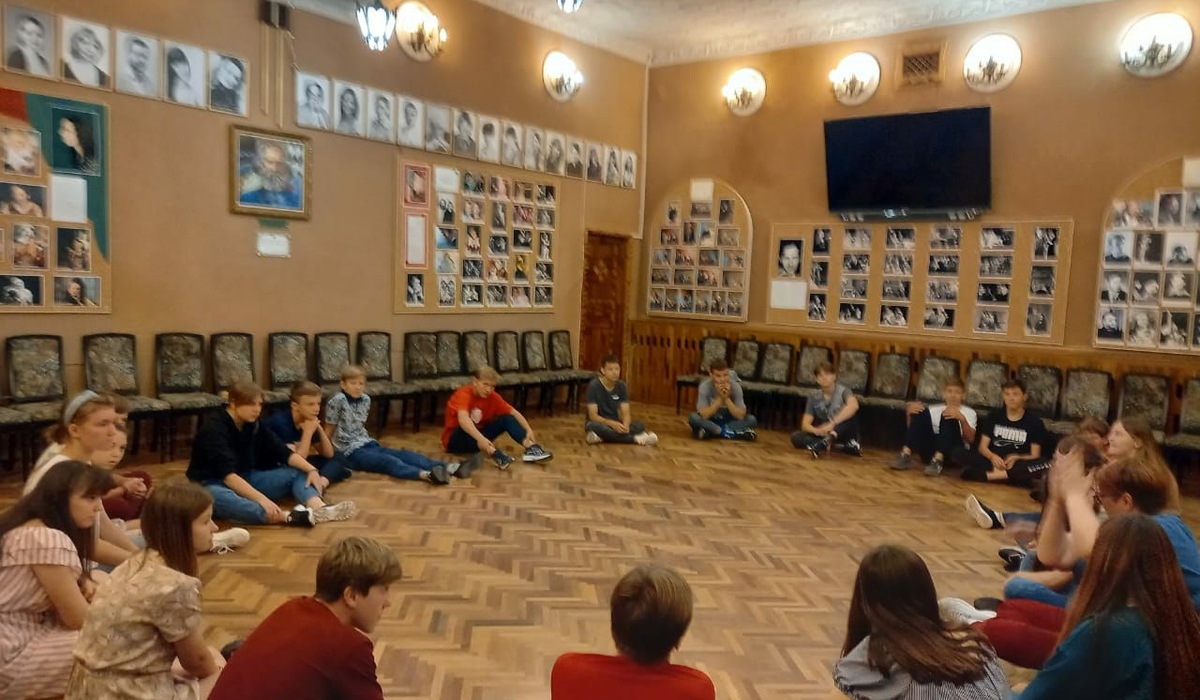 Курский ТЮЗ провёл мастер-класс для детей из ДНР