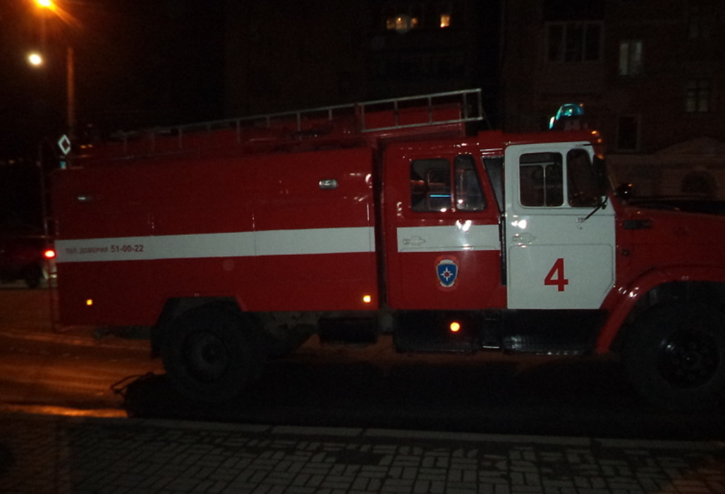Под Курском 28 человек тушили пожар в жилом доме