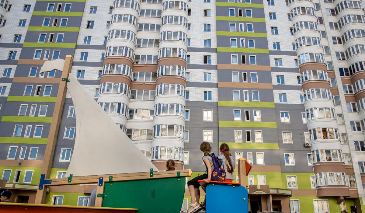Более 20 детей-сирот из Курской области получат квартиры