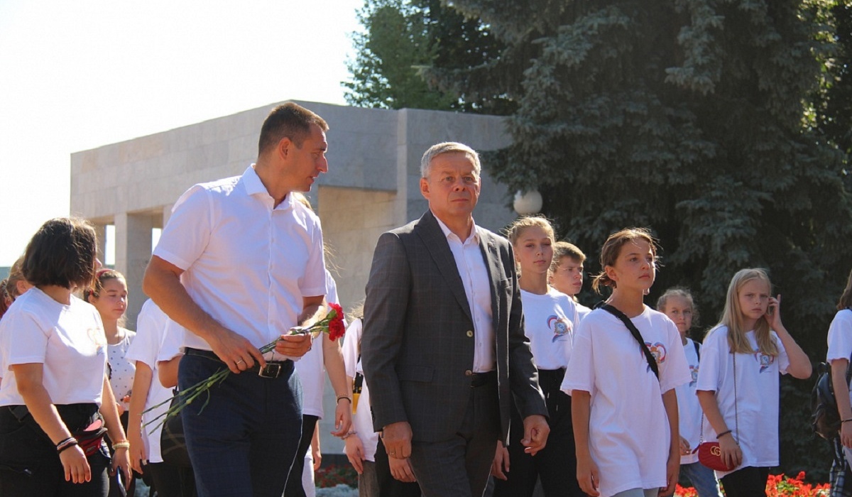 В Курске Виктор Карамышев провел экскурсию для детей из ДНР