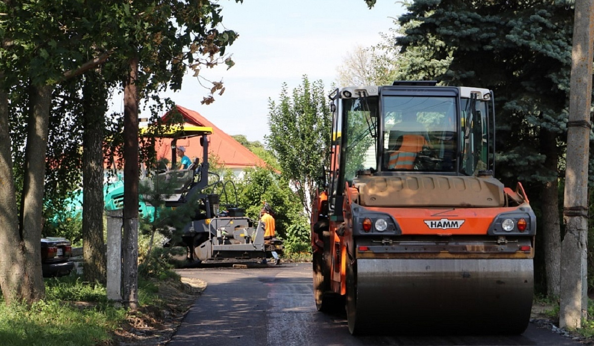 В Фатеже Курской области ремонтируют 2,1 км дорог
