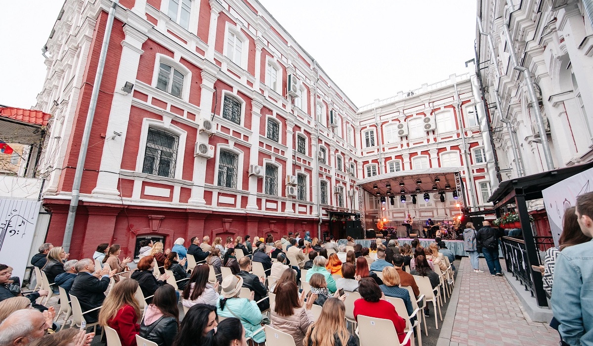 Куряне смогут посетить несколько концертов в Свиридовском дворике