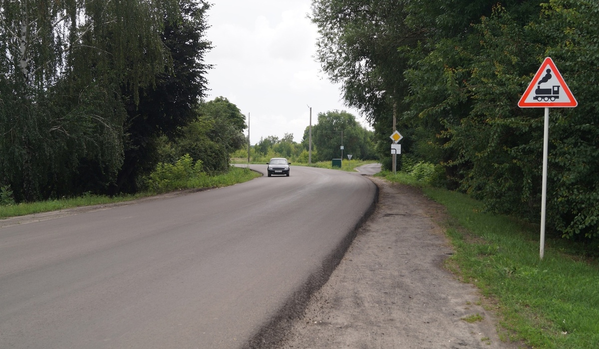 В поселке Коренево Курской области ремонтируют дорогу на 4 улицах