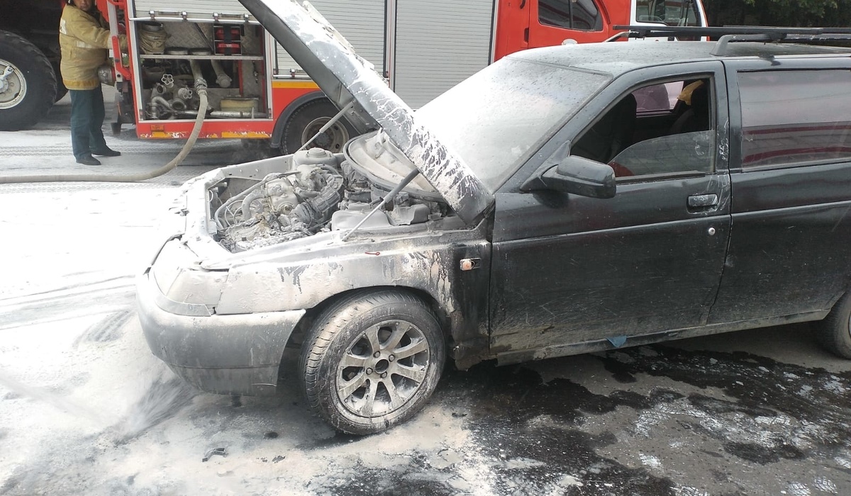 В Курске на проспекте Дружбы сегодня горел автомобиль