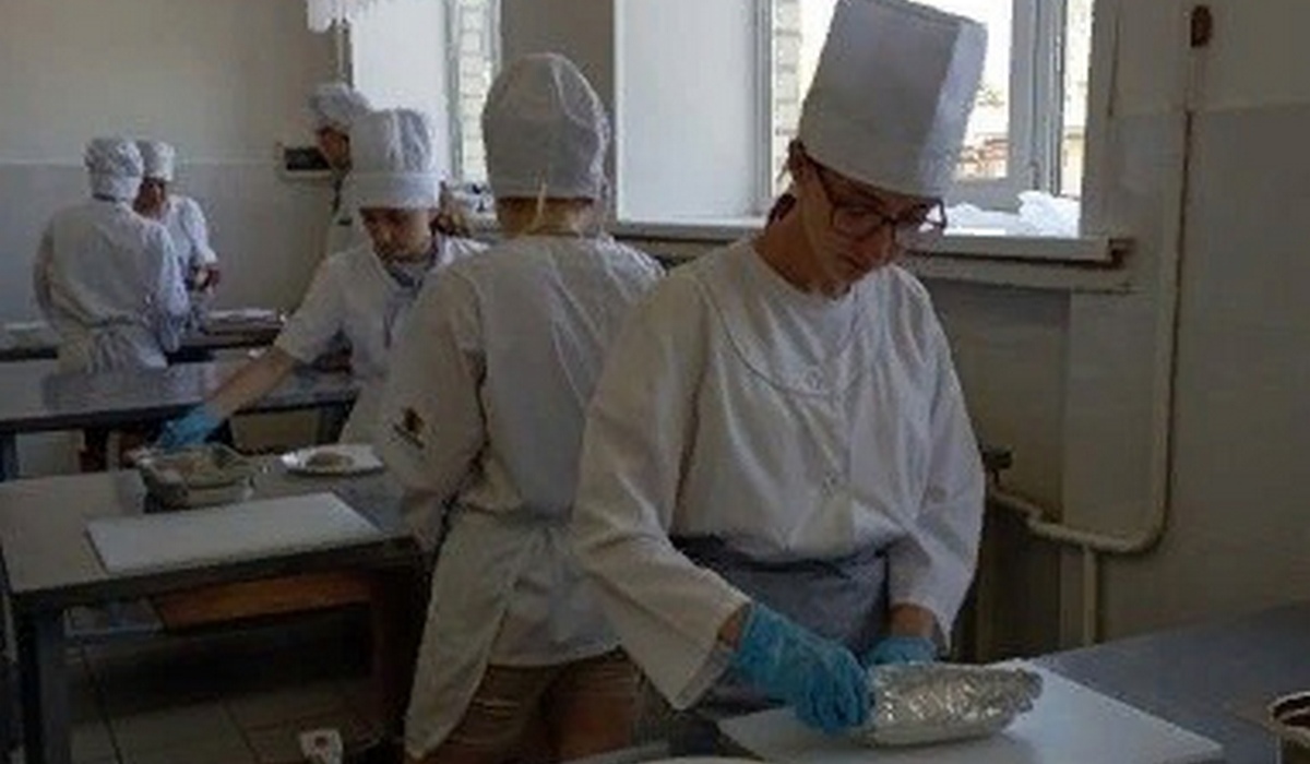 Курские школьники на каникулах освоили профессию повара